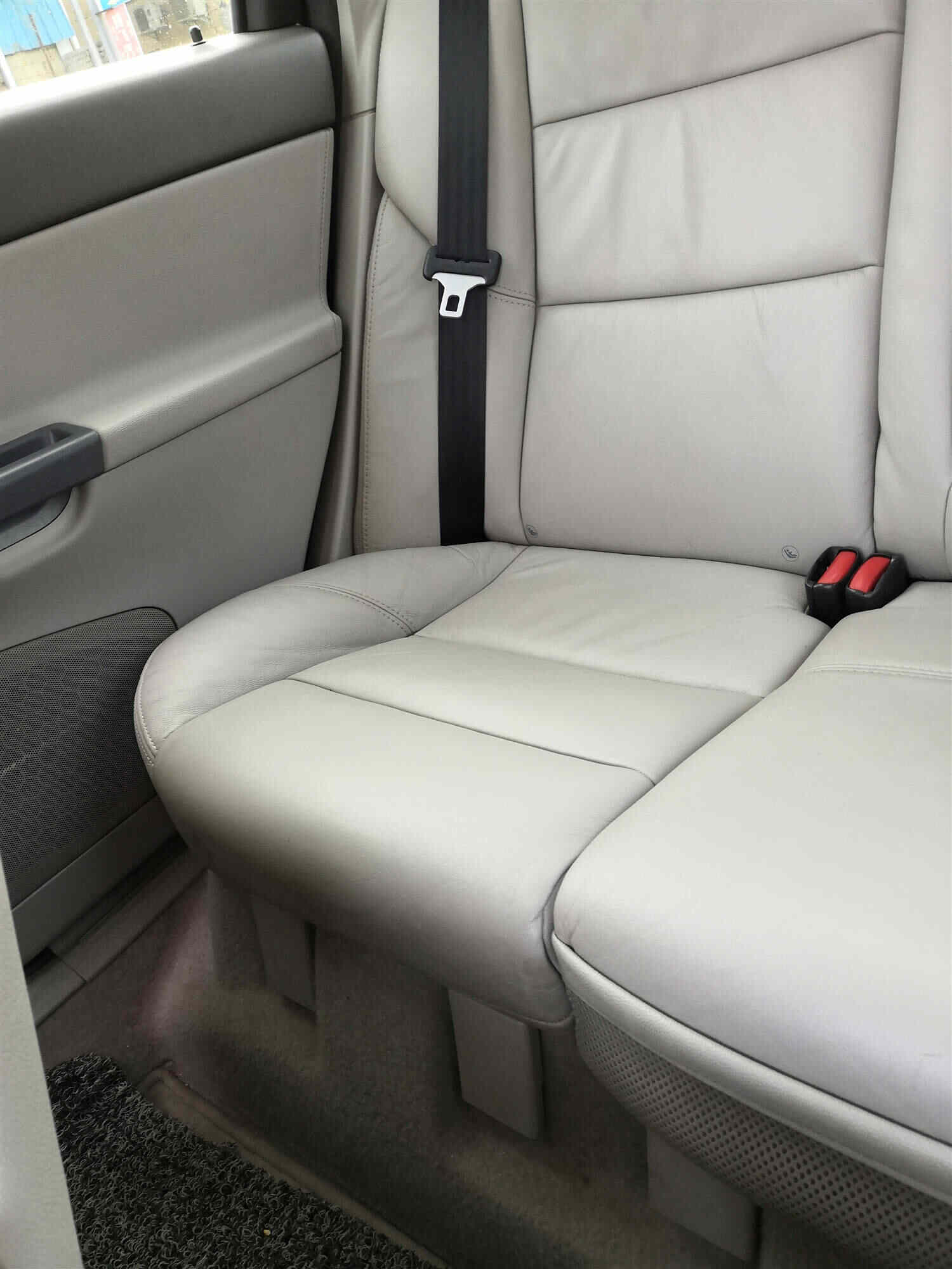 底价出售09智尚版S40轿车,车况很好 底价出售09智尚版S40轿车,车况很好